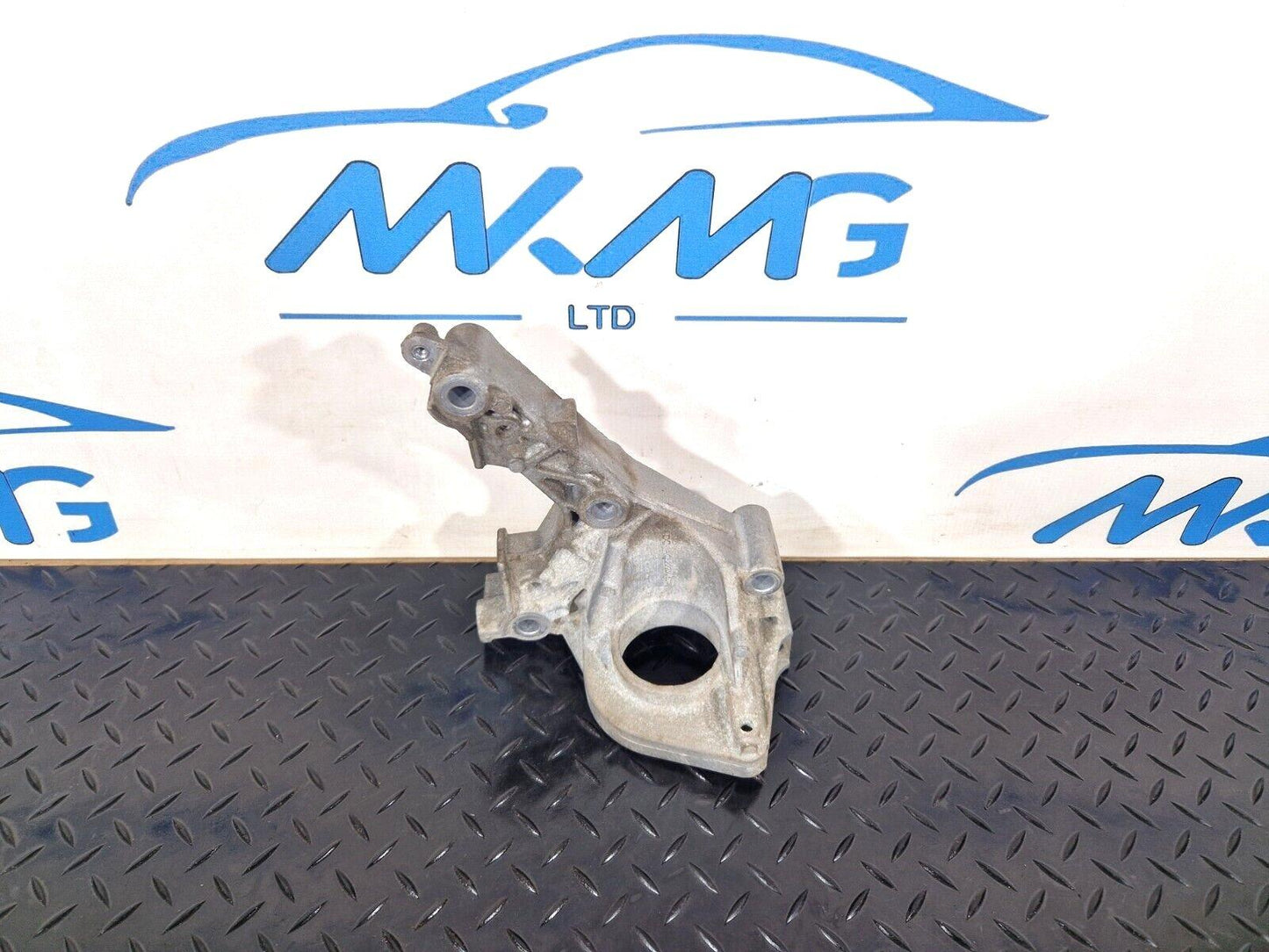 19-ON MERCEDES BENZ A CLASS EQ W177 ENGINE MOUNT CARRIER A2822232600