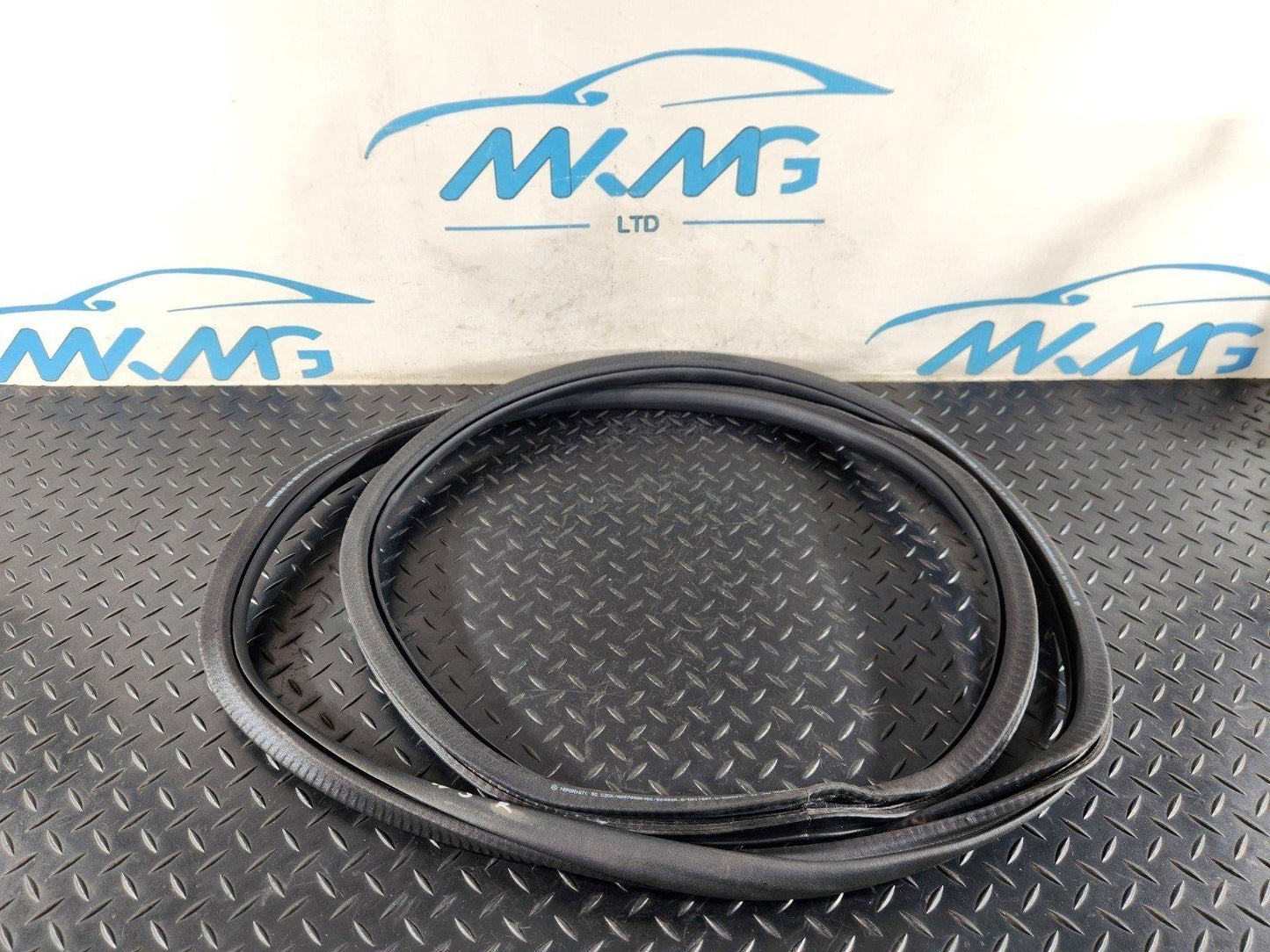 19-ON MERCEDES B CLASS W247 REAR DOOR RUBBER SEAL FITS LEFT & RIGHT A2476920400