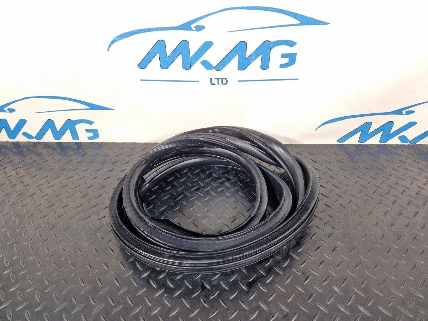 BMW 2 SERIES GRAN TOURER F45 F46 REAR TAILGATE BOOTLID RUBBER SEAL 7474443