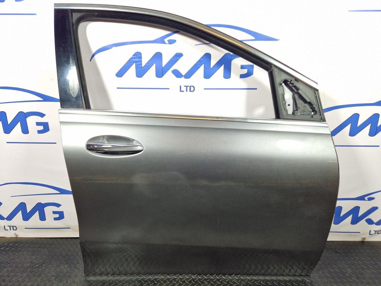 19-ON MERCEDES BENZ B CLASS W247 FRONT RIGHT O/S DRIVER COMPLETE DOOR IN GREY