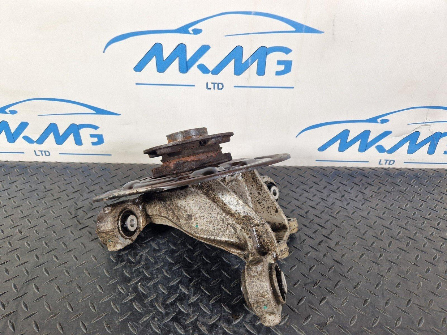 19-ON MERCEDES BENZ B CLASS W247 GENUINE DRIVER SIDE REAR WHEEL HUB A2473571400