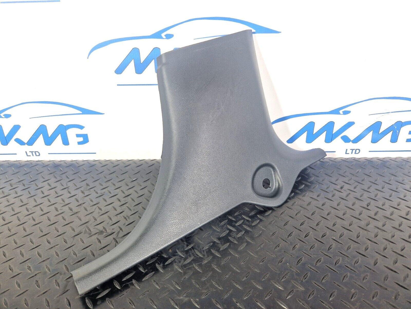 12-18 MERCEDES BENZ W176 GENUINE DRIVER SIDE N/S LOWER B-PILLAR TRIM A1766920200