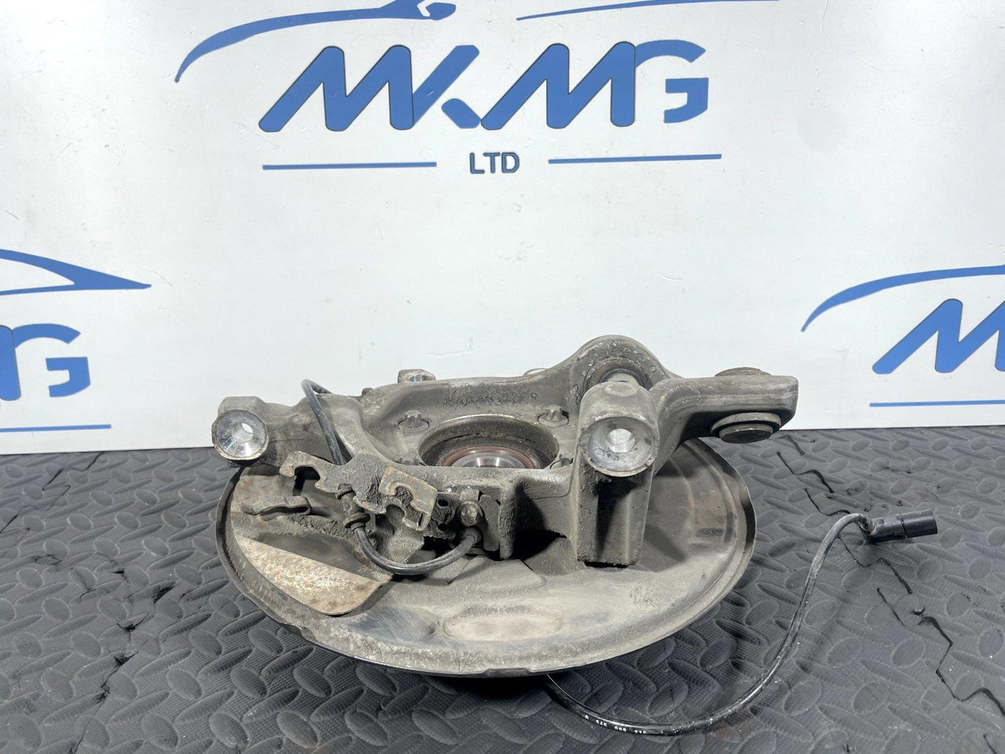 14-21 MERCEDES C300 W205 REAR RIGHT DRIVER SIDE WHEEL HUB A2055467480