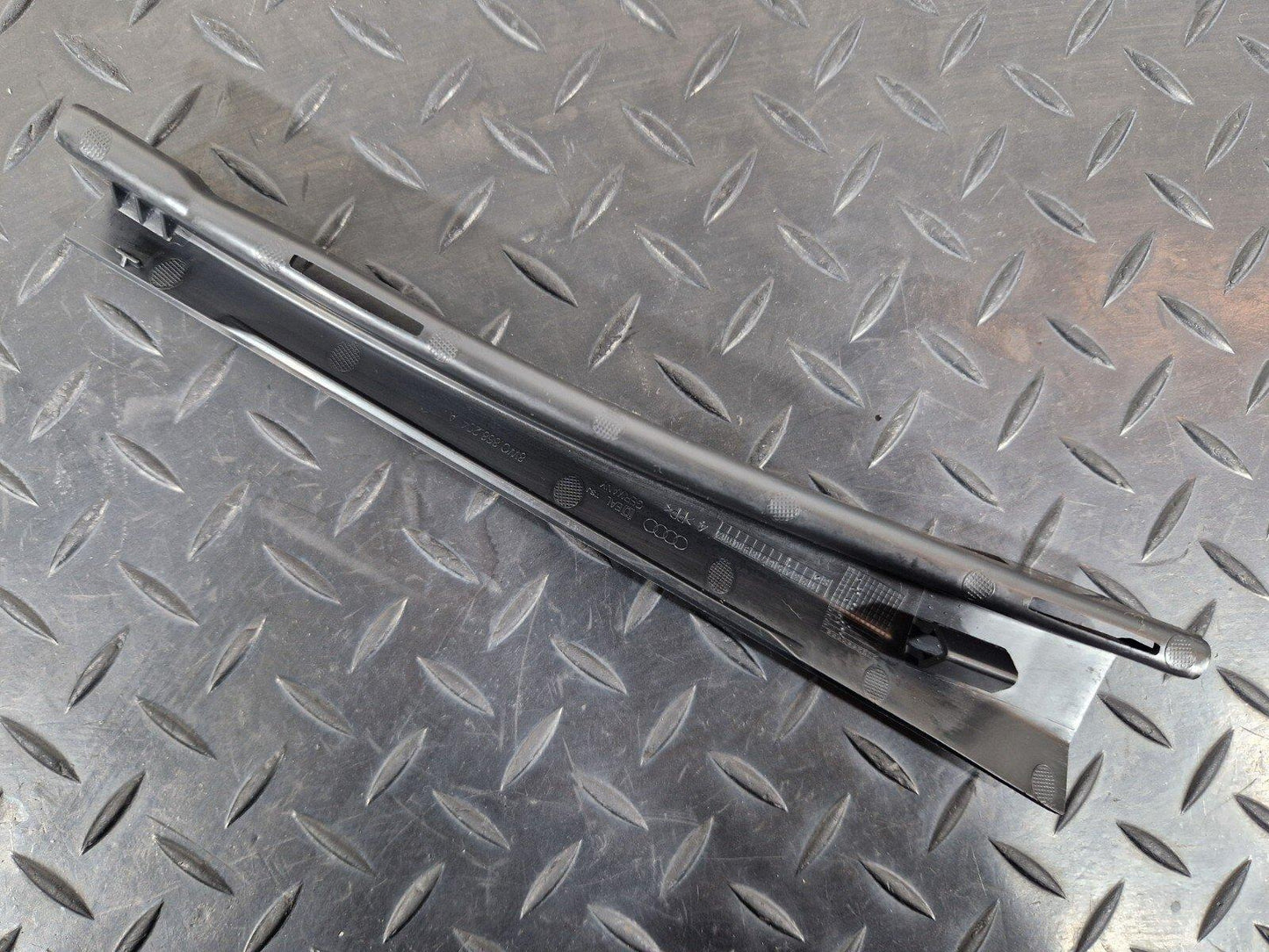 16-19 AUDI A4 B9 GENUINE RIGHT DRIVER SIDE A PILLAR BRACKET 8W0868204