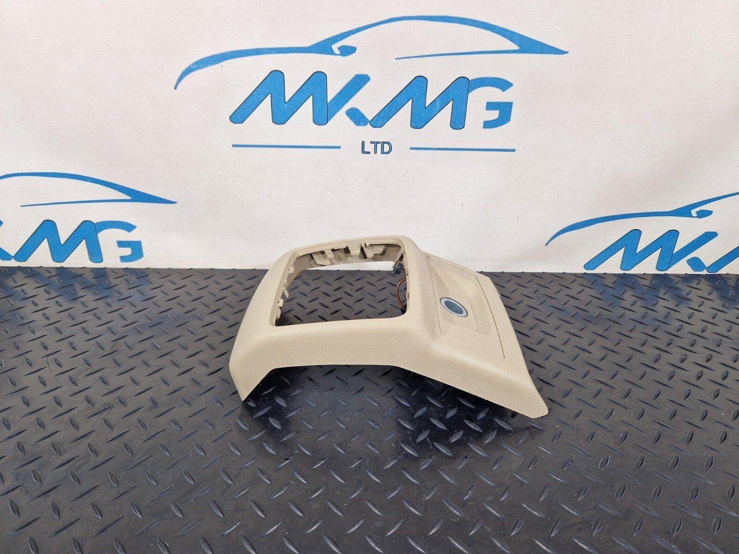 16-24 AUDI A5 F5 COUPE GENUINE CENTRE CONSOLE REAR V12 SOCKET & TRIM 8W0863324