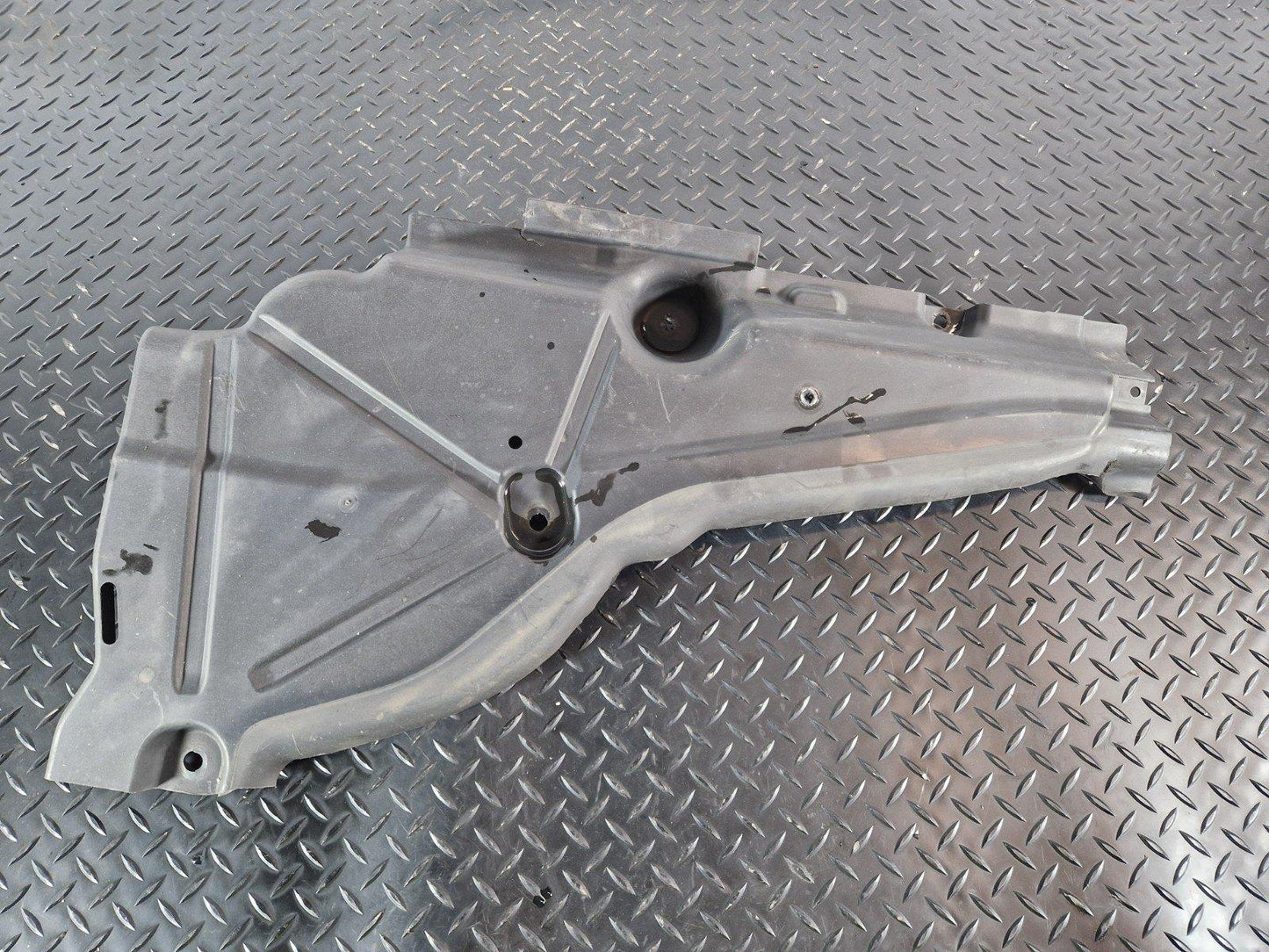 11-19 MERCEDES BENZ ML W166 REAR RIGHT UNDERTRAY SPLASH GUARD A1666809607