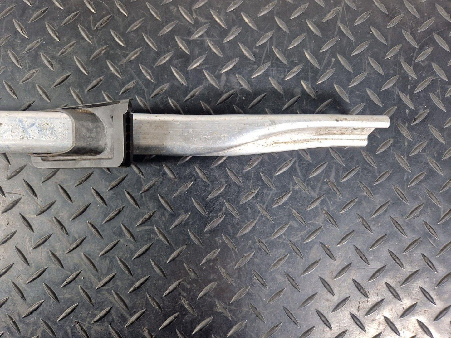 16-19 AUDI A4 B9 GENUINE FRONT RIGHT SUPPORT BRACKET BAR 8W0805646