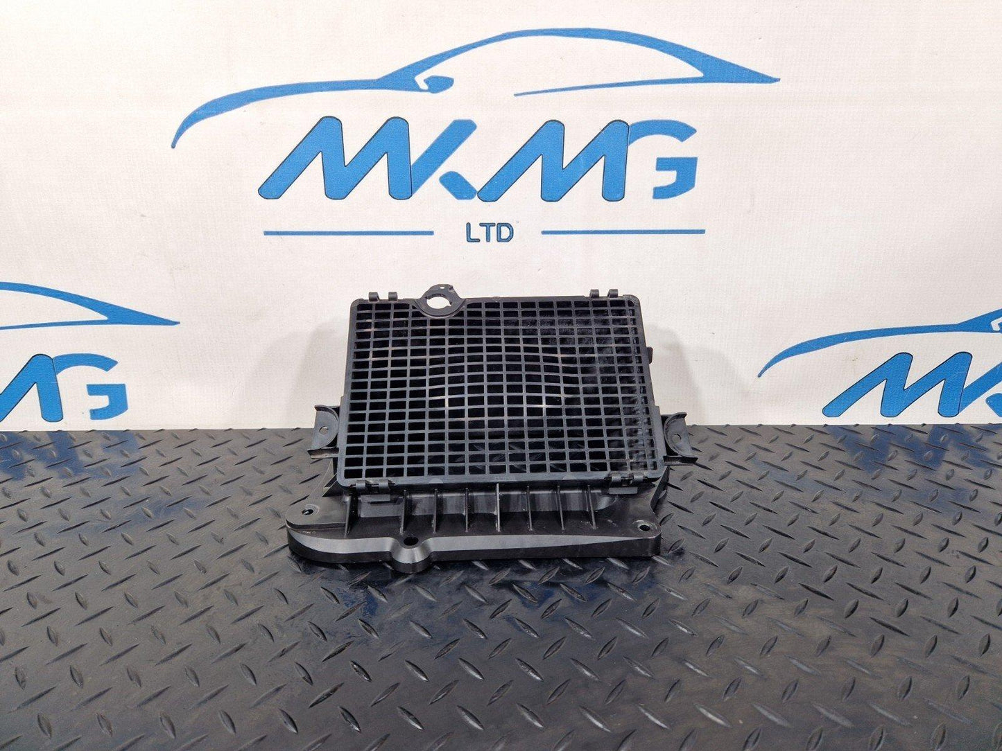 16-19 AUDI A4 B9 GENUINE FRONT AIR INTAKE DUCT VENT 8W2819904A