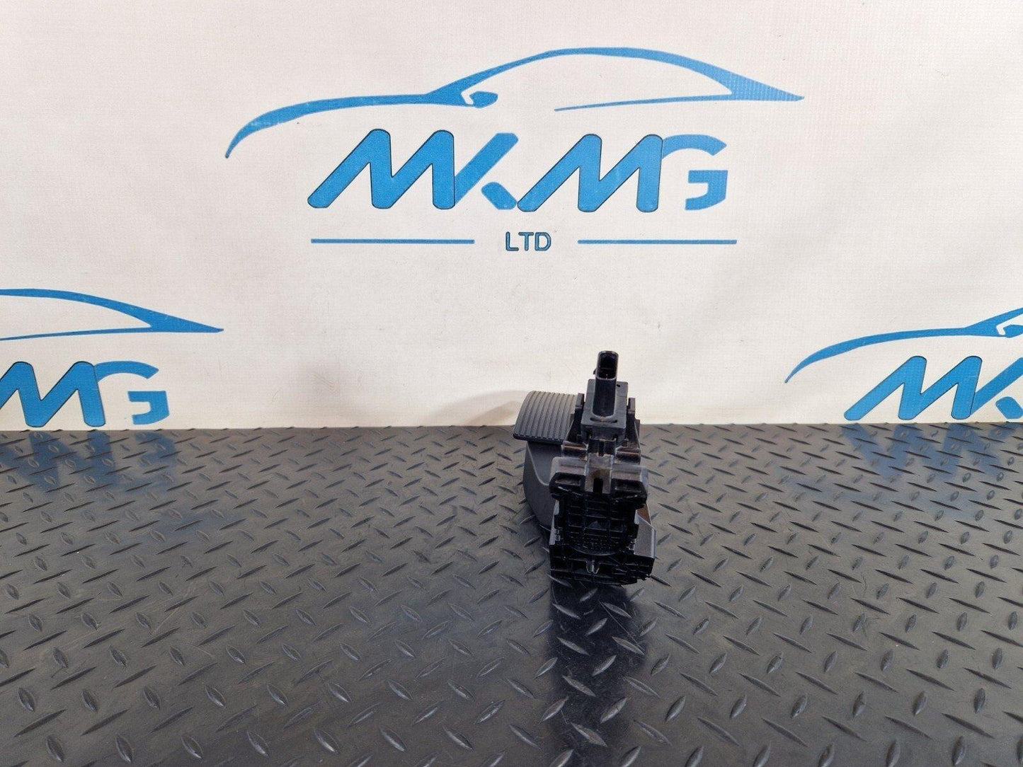 18-ON MERCEDES BENZ A CLASS W177 GENUINE ACCELERATOR THROTTLE PEDAL A1773002000