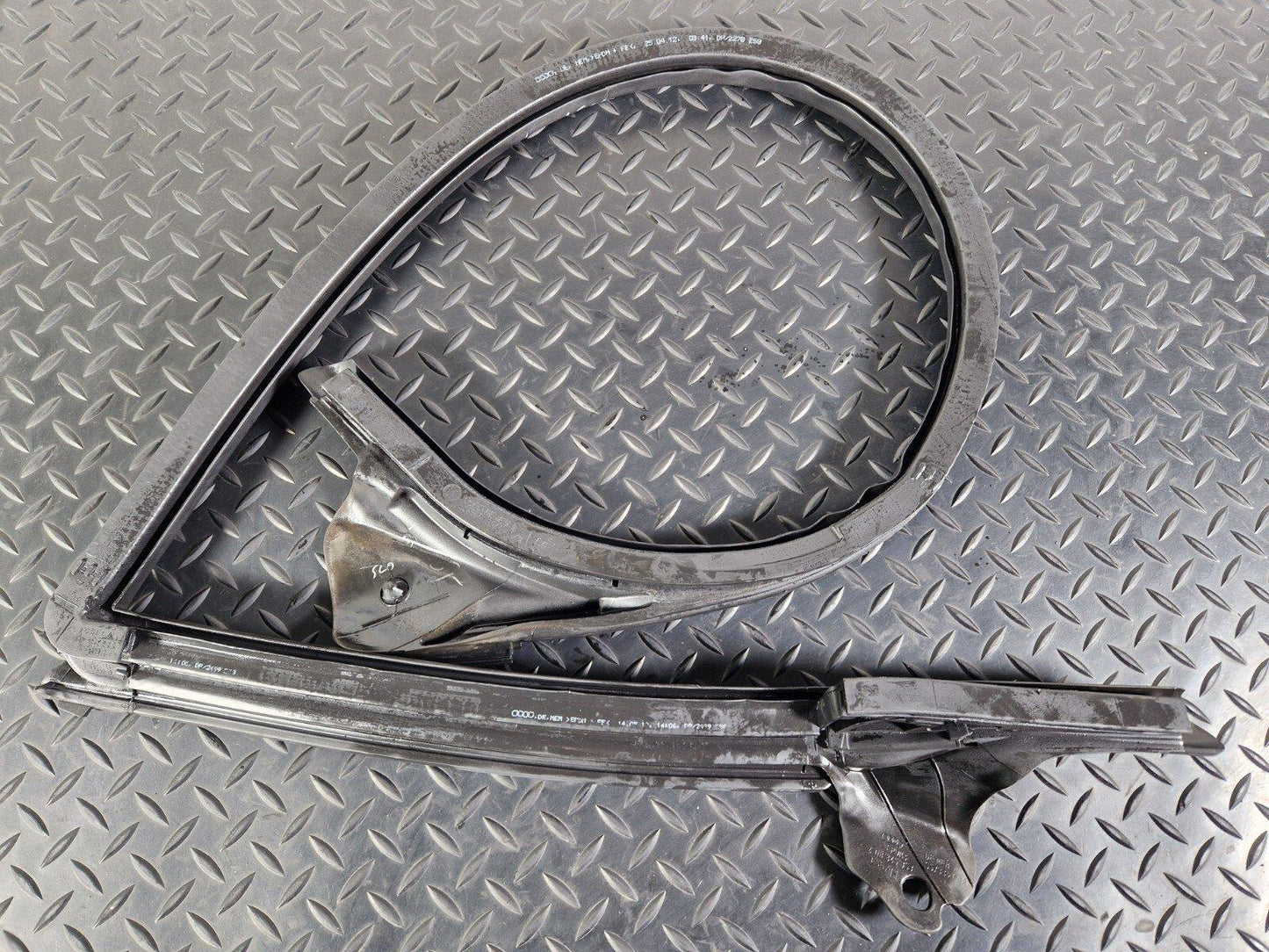 10-18 AUDI A7 4G FRONT LEFT GASKET STRIP DOOR RUBBER WEATHER SEAL 4G8845353