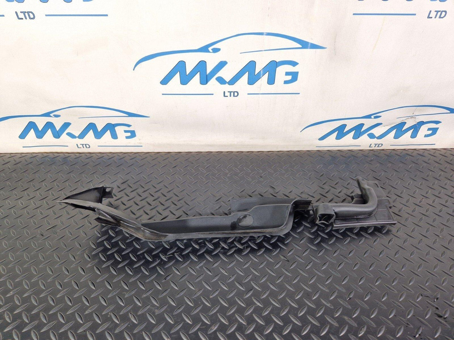 16-24 AUDI A5 F5 COUPE OEM FRONT LEFT WING FENDER SEAL TRIM 8W6821169C