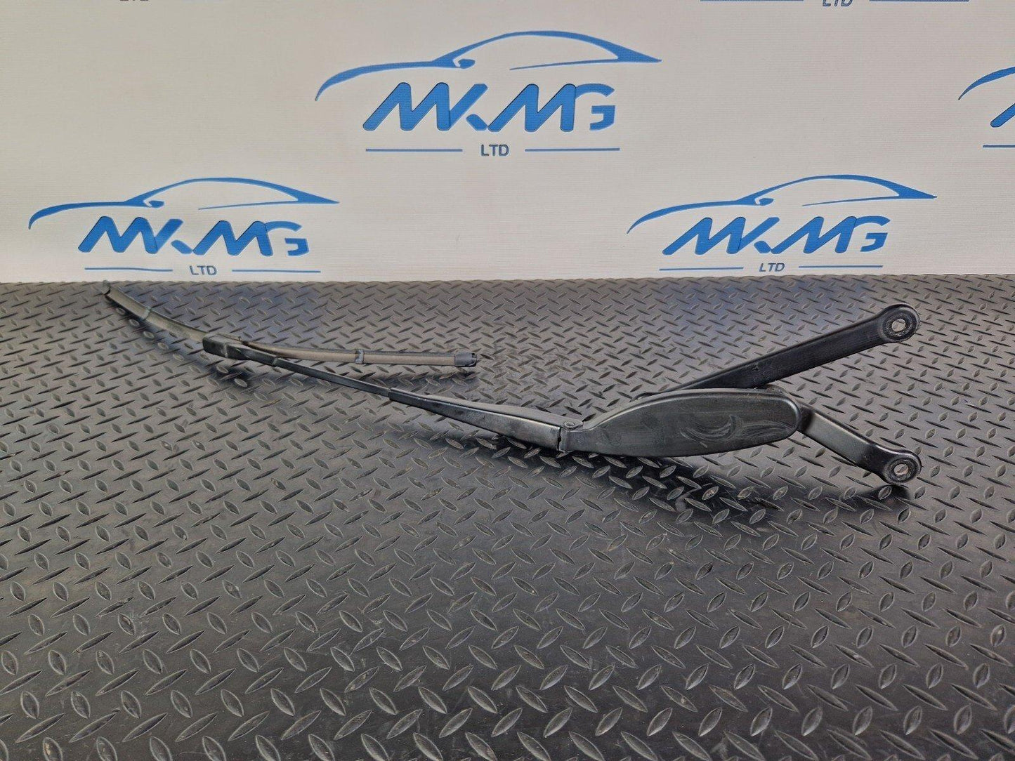 14-21 MERCEDES BENZ C300h W205 WINDSCREEN LEFT N/S WIPER ARM COVER A2058240219