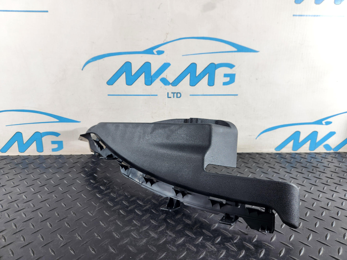 BMW 118i F40 Hatchback Rear Right Parcel Shelf Support Bracket Genuine 7448228