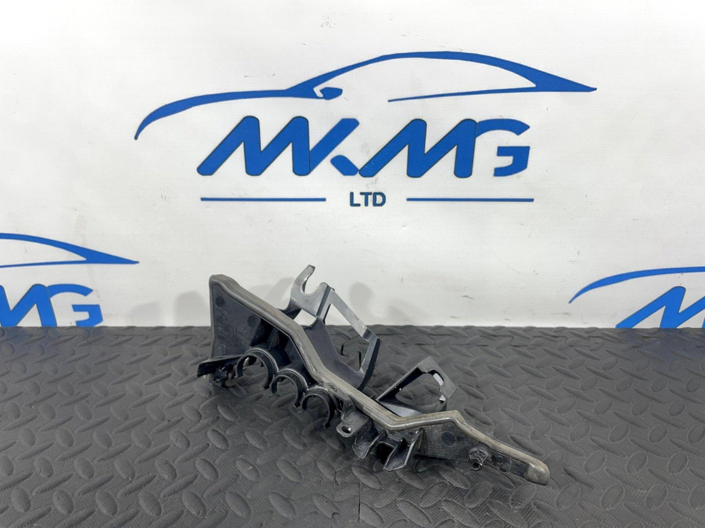 14-21 MERCEDES BENZ C300 W205 GENUINE LEFT SIDE CARRIER COPPING A2058310598