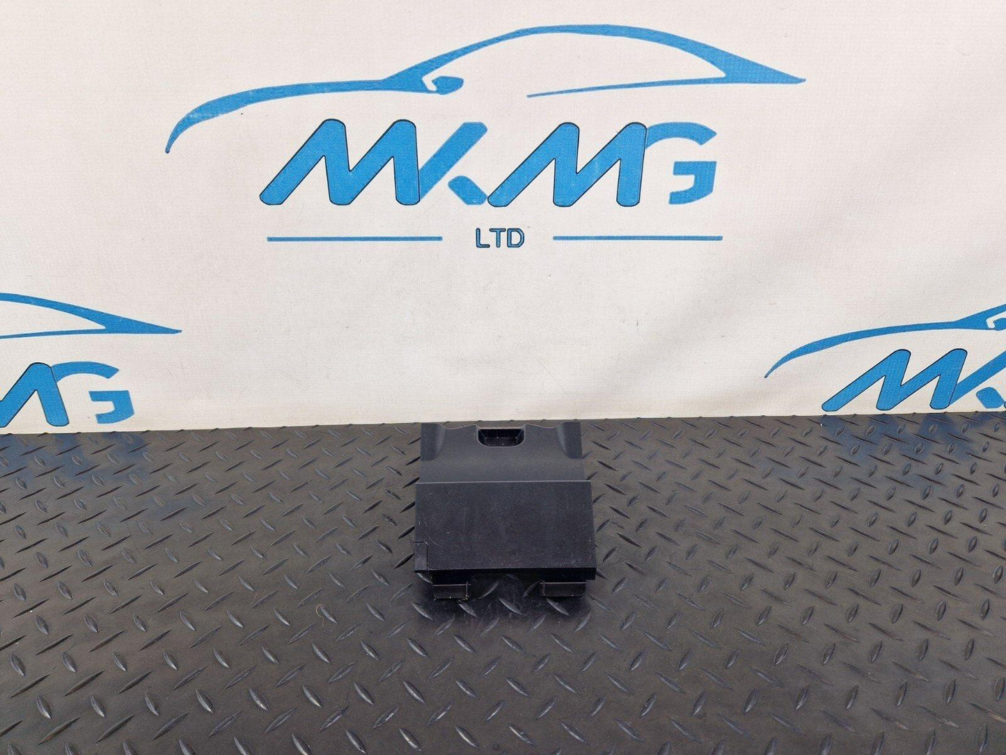 13-19 MERCEDES BENZ CLA C117 AMG GENUINE CENTRE CONSOLE TRIM COVER A2468230000
