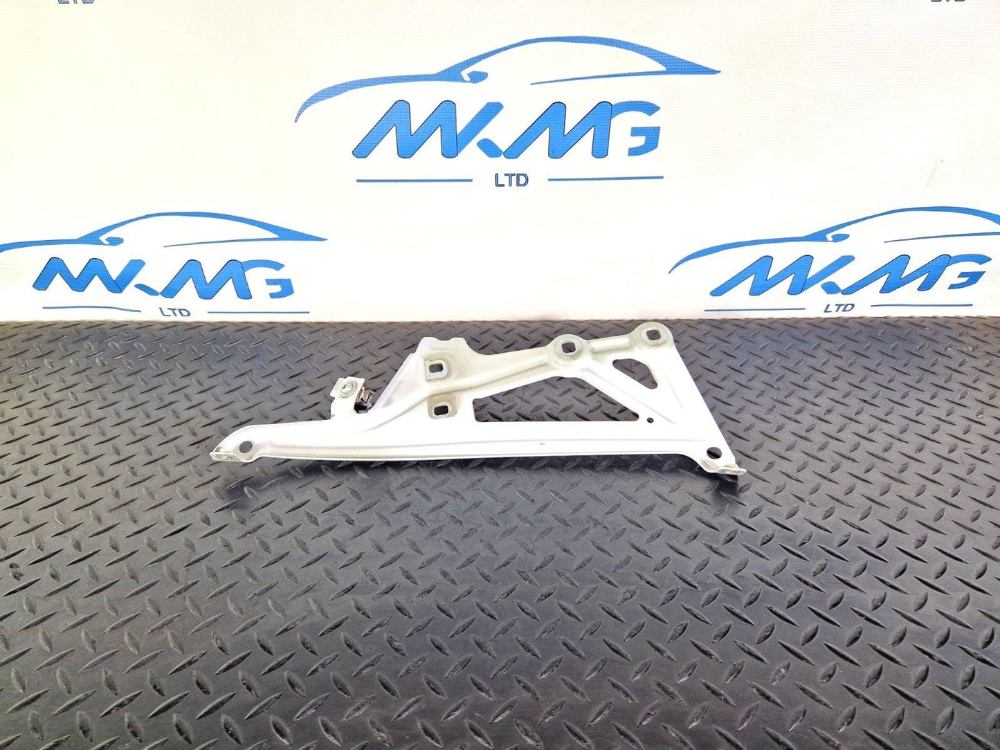16-22 BMW X1 F48 GENUINE FRONT LEFT PASSENGER SIDE WING BRACKET MOUNT 7329447
