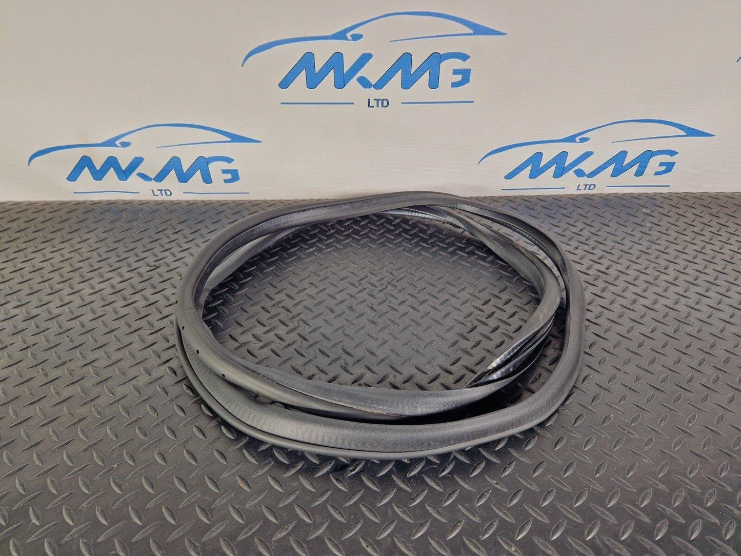 14-19 MERCEDES BENZ GLA X156 REAR DOOR RUBBER SEAL FITS LEFT & RIGHT A1566920176