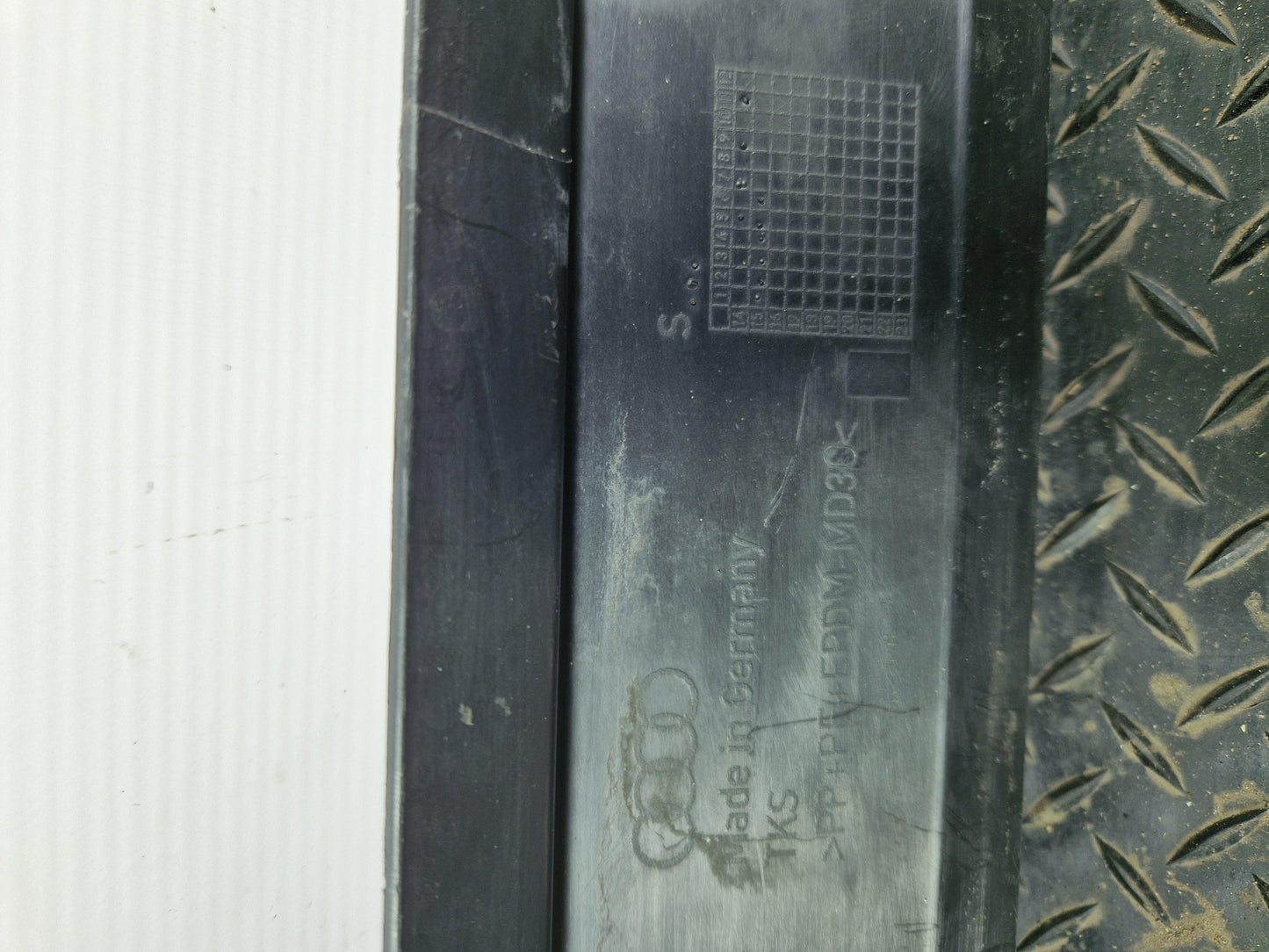AUDI Q7 4M Right Underbody Protection Trim 4M0825212F 4M0825212G 36A825212