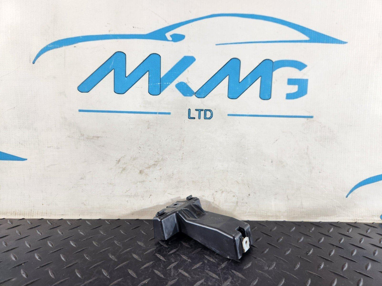 13-23 RANGE ROVER SPORT L494 REAR BUMPER MOUNTING BRACKET DK62-17E800-AA
