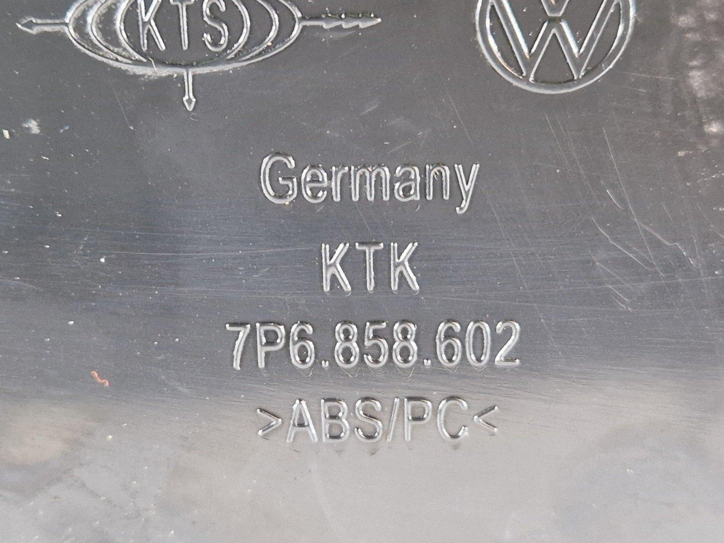 10-18 VW TOUAREG 7P GENUINE CENTRE CONSOLE TWIN CUP HOLDER 7P6858602
