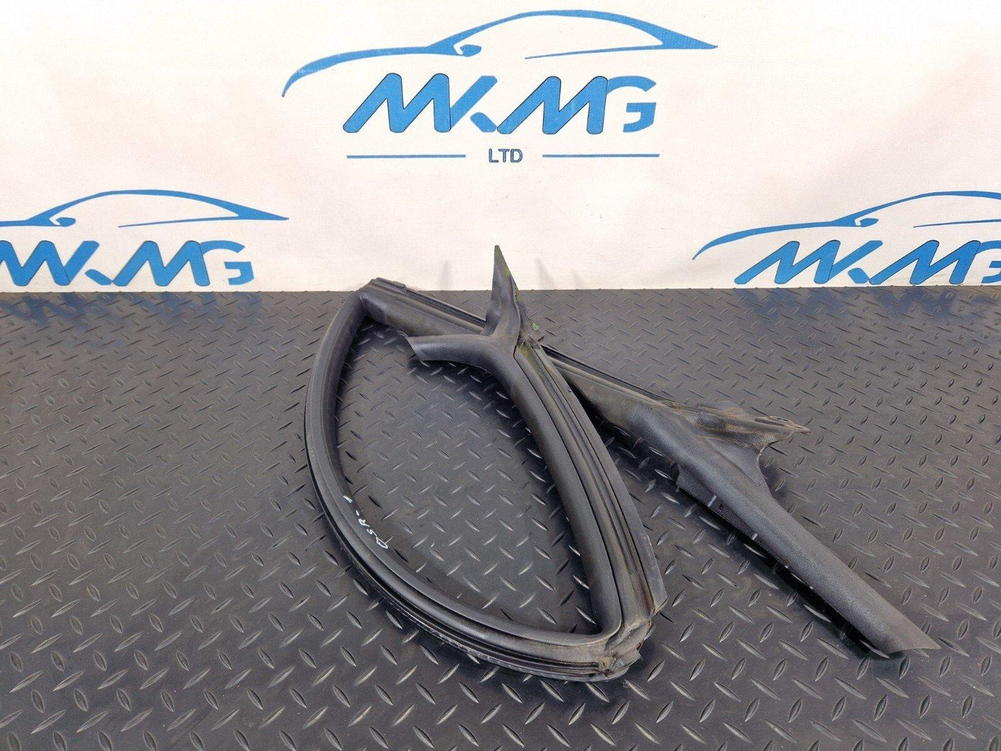 10-18 AUDI A7 4G S-LINE REAR RIGHT DOOR UPPER RUBBER WEATHER SEAL 4G8845696