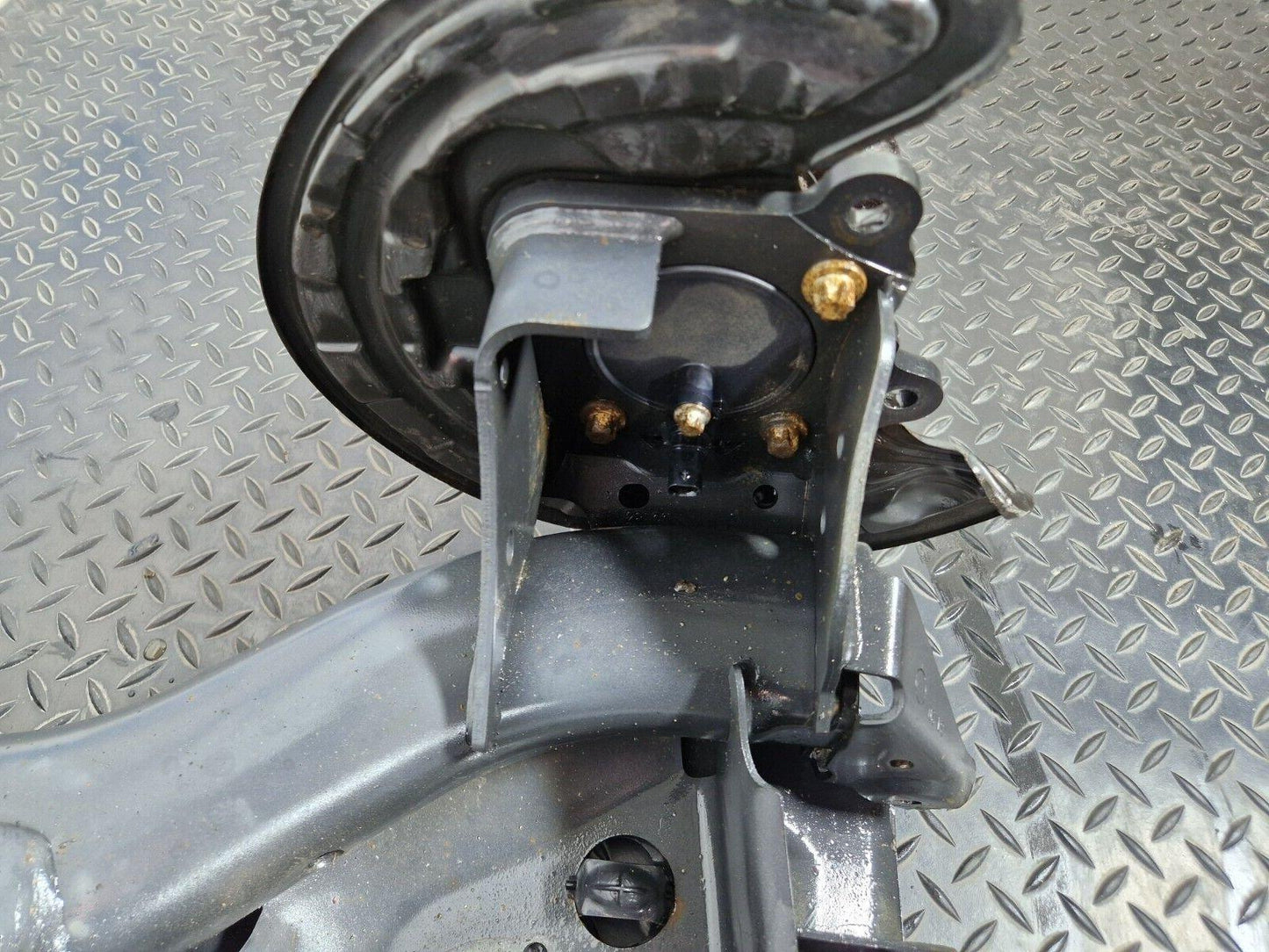19-ON MERCEDES CLA E250e C118 GENUINE REAR AXLE WITH WHEEL BEARING 11858413000