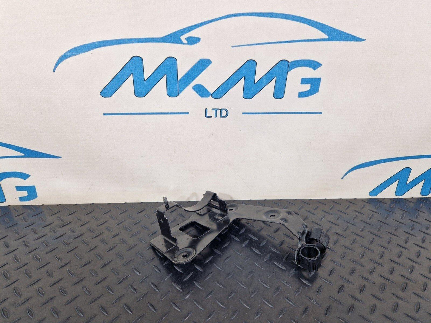 16-19 AUDI A4 B9 GENUINE OEM COOLANT PUMP BRACKET 8W0145896C