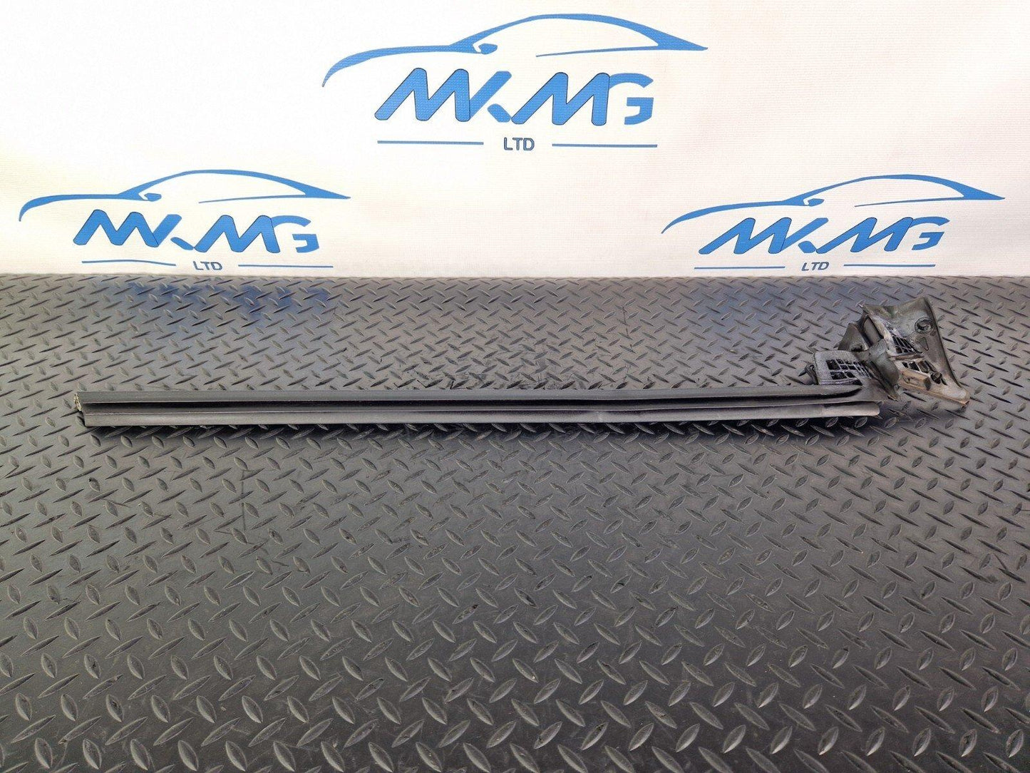 MERCEDES CLA C117 FRONT RIGHT O/S WINDOW SEAL DOOR GASKET SEALING A1177250265