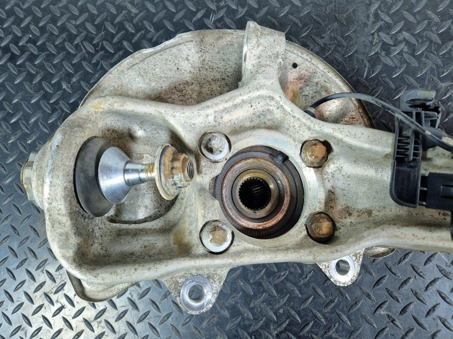 16-19 MERCEDES BENZ GLE W166 OEM GENUINE FRONT RIGHT SIDE WHEEL HUB A1663301020