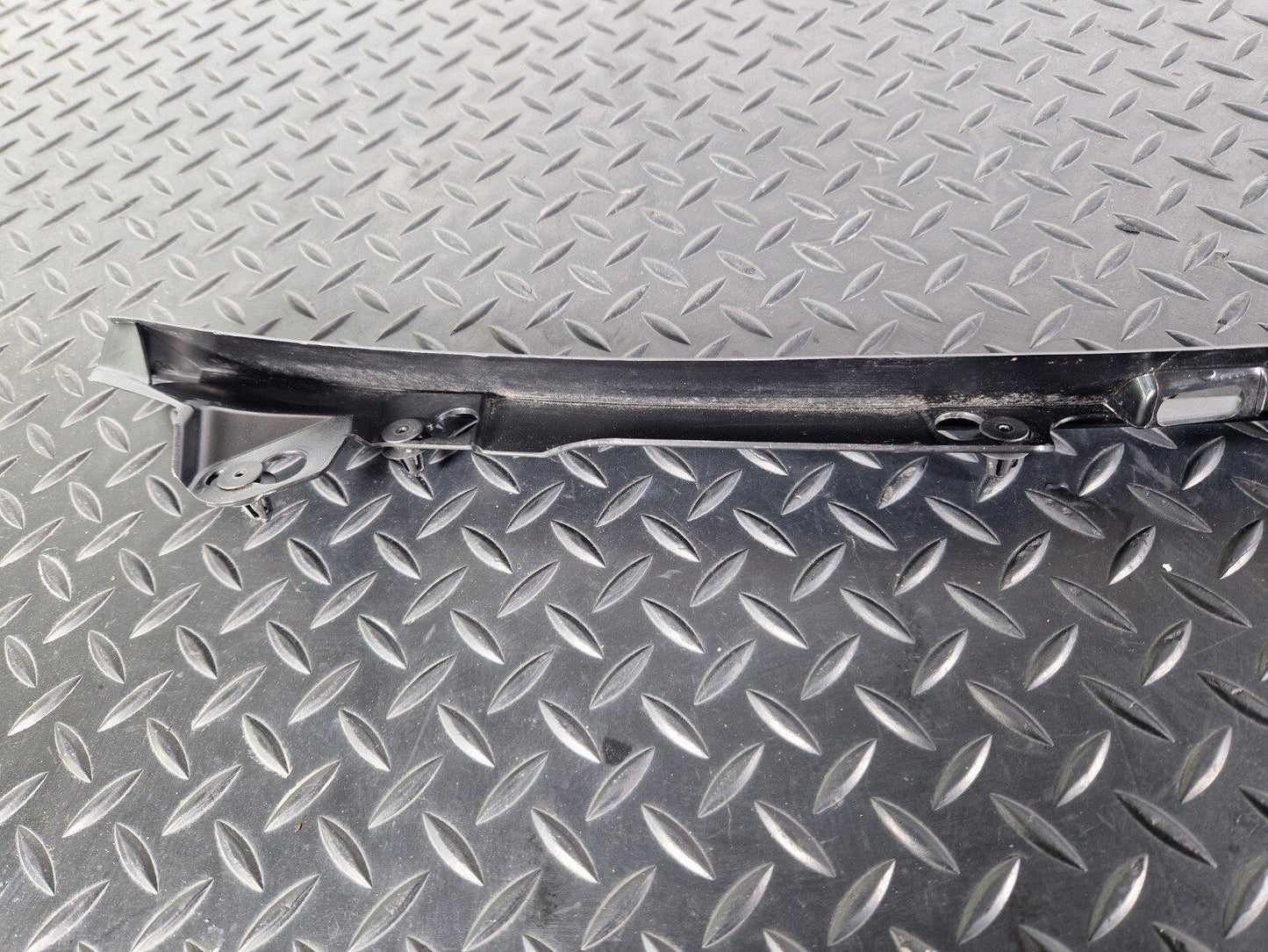 14-19 MERCEDES BENZ GLA X156 UNDER BONNET WINDSCREEN WASHER JET TRIM A1768600014