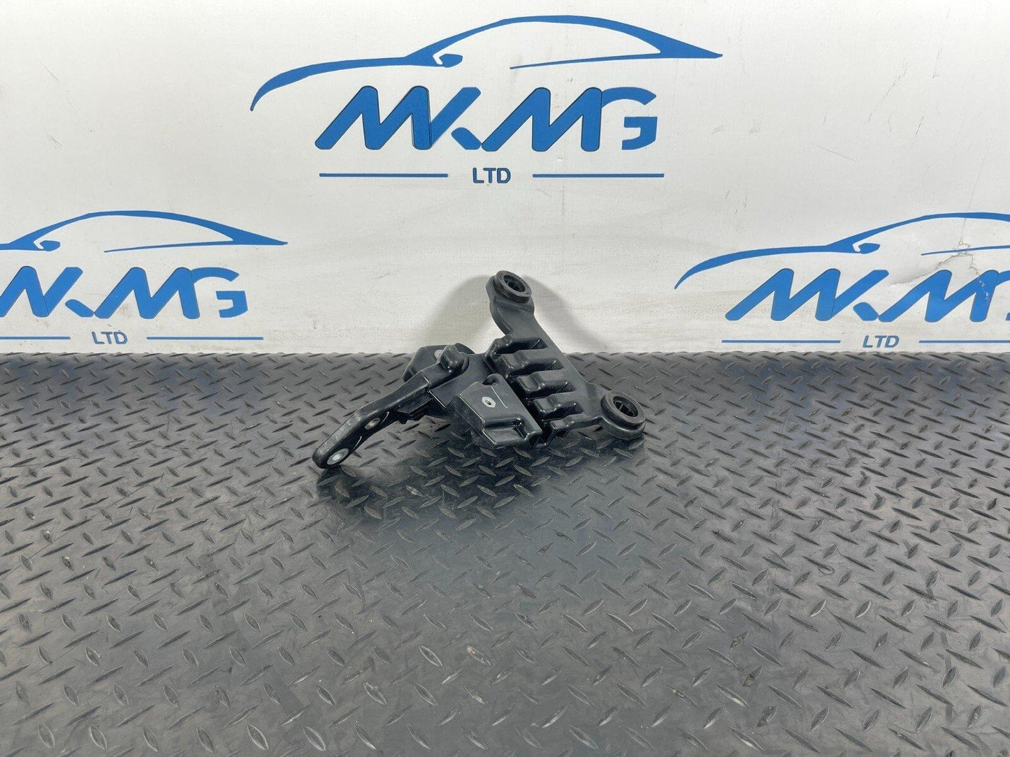 2019-ON  LAND ROVER DISCOVERY L550 AIR FILTER BOX MOUNTING BRACKET K8D2114B06A