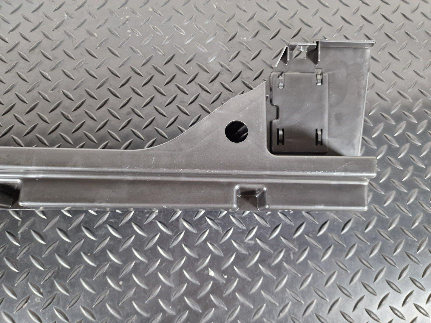 MERCEDES BENZ GLA X156 BOOT TRUNK RIGHT QUATER PANEL TRIM BRACKET A1568901200