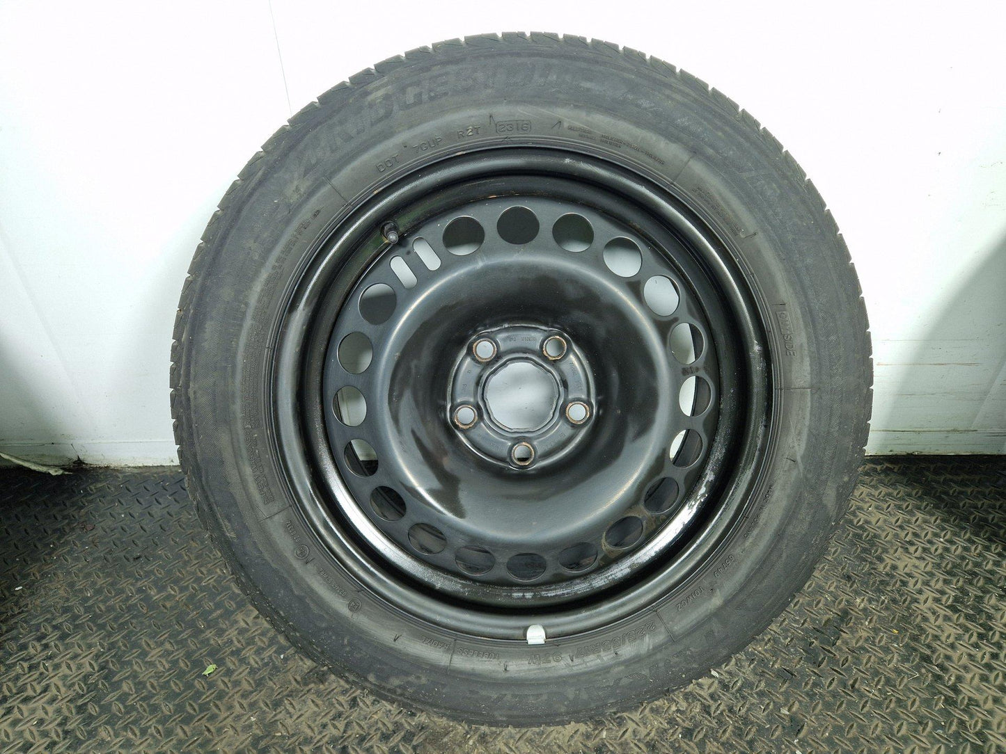 Mercedes-Benz Sprinter 17" Alloy Wheel with Tyre 6mm 225/55/17