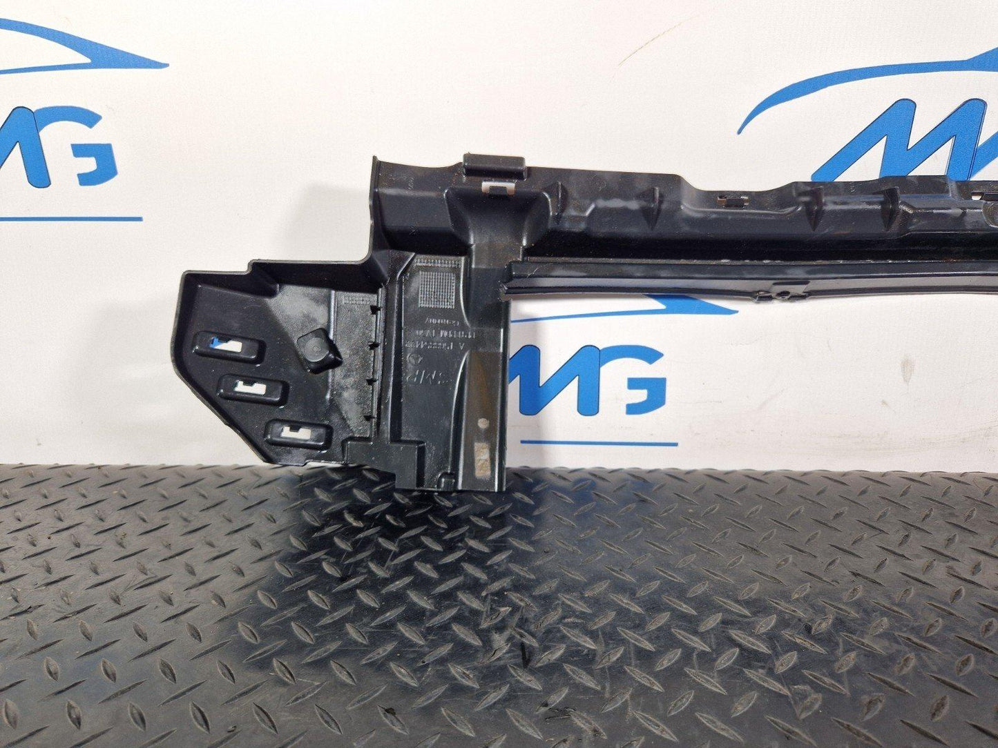 14-20 MERCEDES BENZ GLA X156  FRONT BUMPER CENTRE COVER SHROUD A1568854422