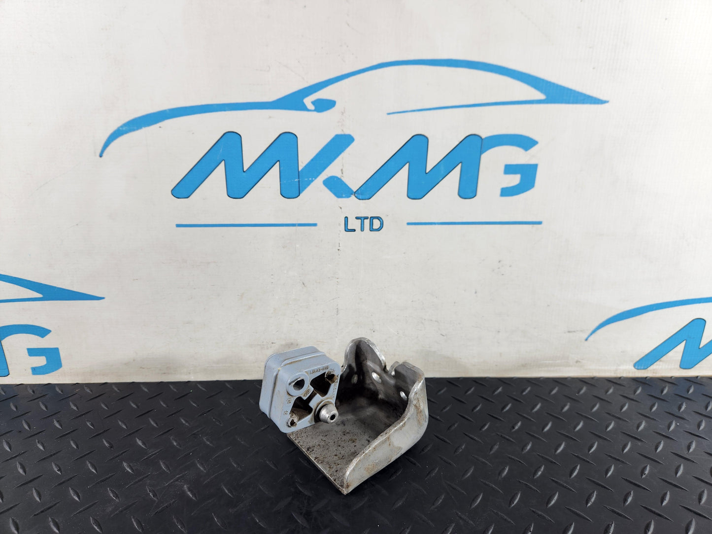 Land Rover Range Rover Evoque L551 SUV Genuine Exhaust Mount FK62-5A262-AA