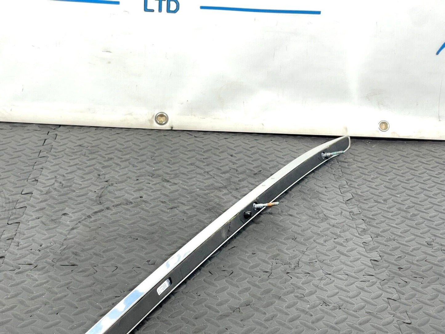 16-19 AUDI A4 B9 AVANT GENUINE ROOF RAIL ESTATE PASSENGER SIDE 8W8860021