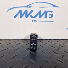 11-18 BMW 6 SERIES F06 AUX IN USB SOCKET POWER PORT 9237654