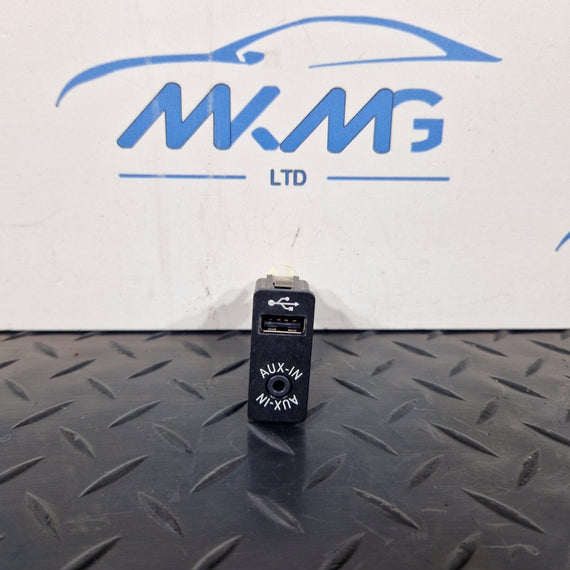 11-18 BMW 6 SERIES F06 AUX IN USB SOCKET POWER PORT 9237654