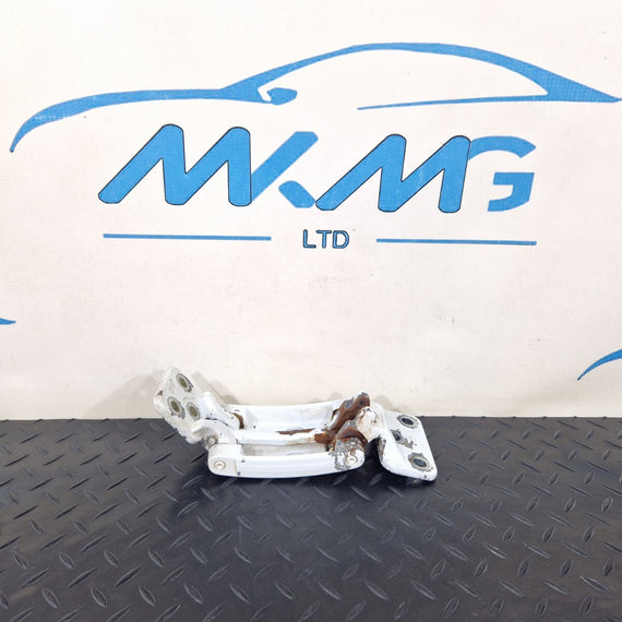06-17 MERCEDES BENZ SPRINTER W906 REAR RIGHT DOOR UPPER HINGE A9067400137