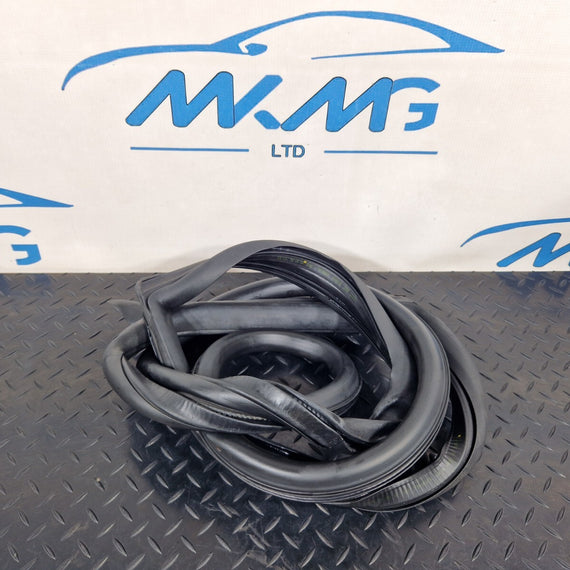 16-23 AUDI A5 F5 SPORTBACK S-LINE REAR RIGHT SIDE RUBBER DOOR SEAL 8W8833708