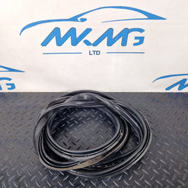 16-19 AUDI A4 B9 SALOON GENUINE TAILGATE BOOT LID RUBBER SEAL 8W5827705C