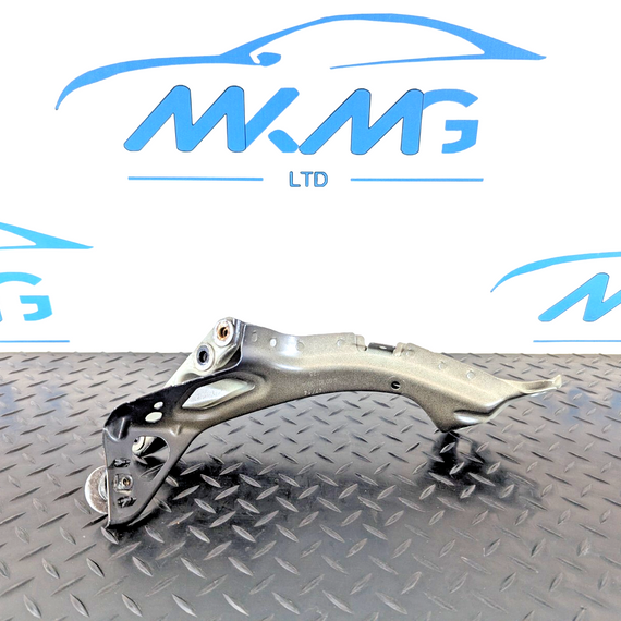 12-18 AUDI A6 C7  LEFT PASSENGER SIDE FRONT WING BRACKET 4G0821135A