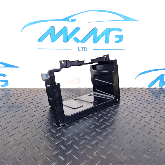 14-23 MERCEDES BENZ VITO W447 OEM RADIO STEREO SATNAV SURROUND TRIM A4476890031