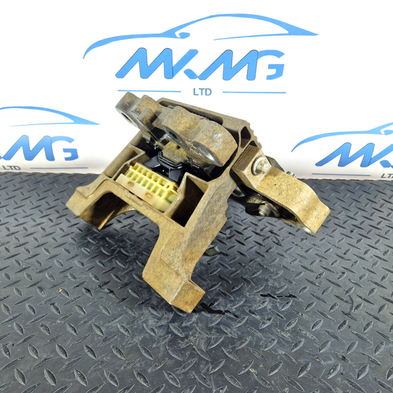 18-ON MERCEDES BENZ SPRINTER W910 FWD OM651.958 ENGINE MOUNT BRACKET A9102410000