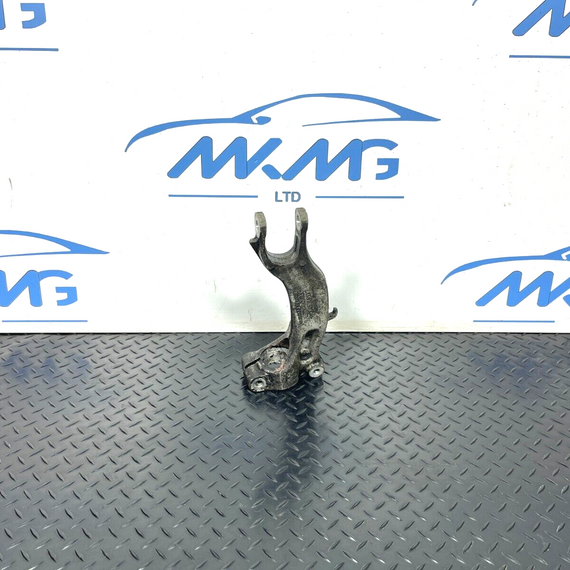 16-19 AUDI A4 B9 FRONT RIGHT SIDE SUSPENSION STRUT BRACKET 8W0413038