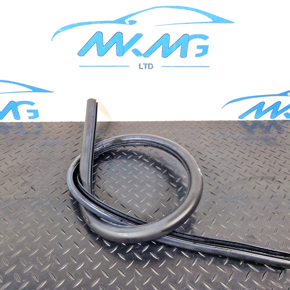 10-18 AUDI A7 4G S-LINE FRONT RIGHT OSF RUBBER WEATHER SEAL 4G8831707A