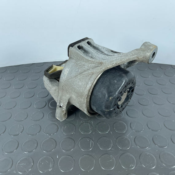 16-19 AUDI A4 B9 GENUINE 1.4 TFSI PASSENGER SIDE ENGINE MOUNT 8W0199371BR