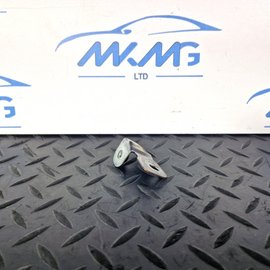 16-19 AUDI A4 B9 GENUINE OEM FRONT RIGHT DRIVER SIDE WING BRACKET 8W0821470