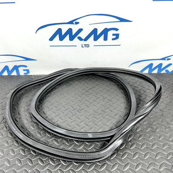 16-19 AUDI A4 B9 AVANT GENUINE REAR RIGHT SIDE DOOR SEAL 8W9833721