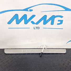 14-20 MERCEDES BENZ GLA X156 FRONT RIGHT O/S ILLUMINATED DOOR SILL PANEL TRIM